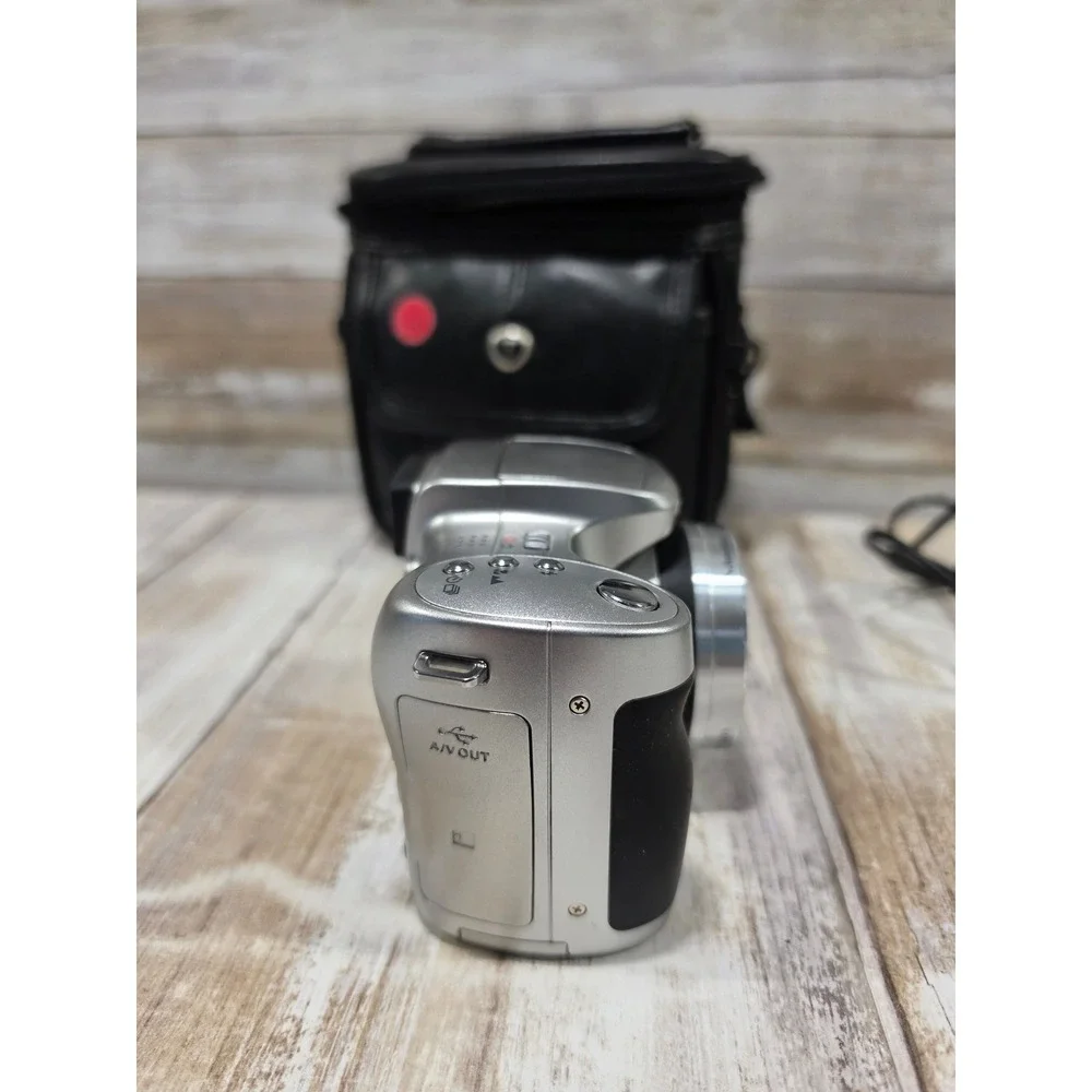 Kodak EasyShare Z650 Silver Digital Camera 6.1MP 10x Optical Zoom w Case WORKS